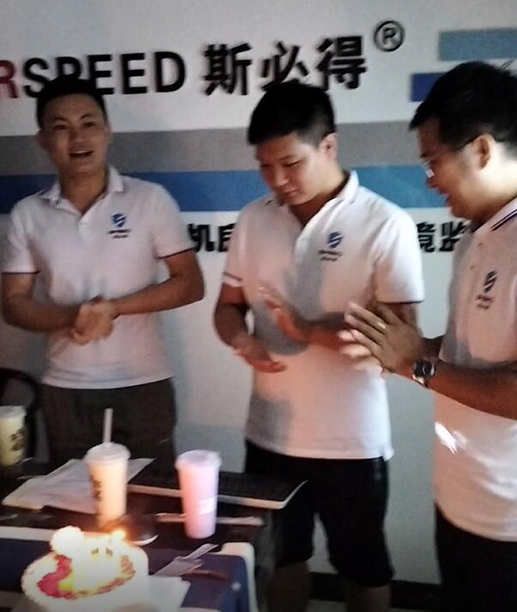 萝卜视频APP入口科技召開9月份總結會暨生日會